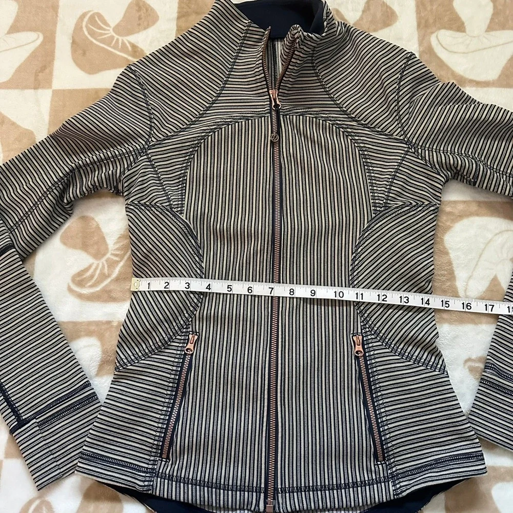 Lululemon Forme Jacket II Pine Stripe Size 6‎